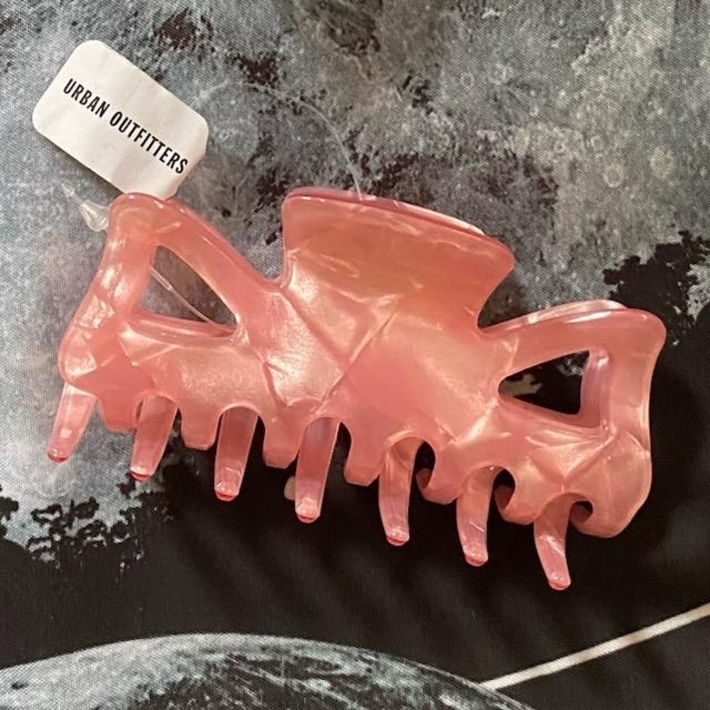 URBAN OUTFITTERS | Hair Claw Clips (Set Of 2) - Picture 4 of 12